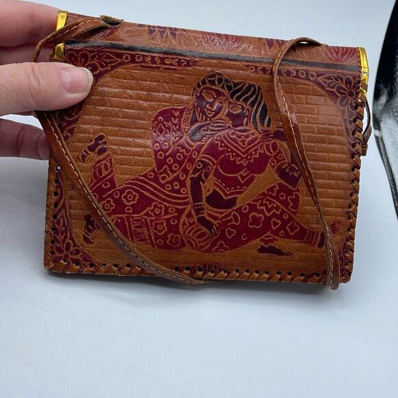 Vintage Peru hand tooled little vintage handbag -shoulder bag. - Picture 8 of 11